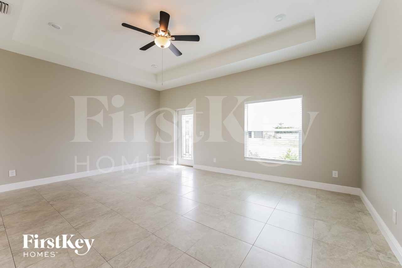 3757 Northeast 14th Avenue - Photo 7 of 16