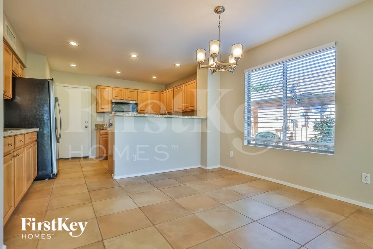 2383 W Morning Sun Cir - Photo 4 of 15