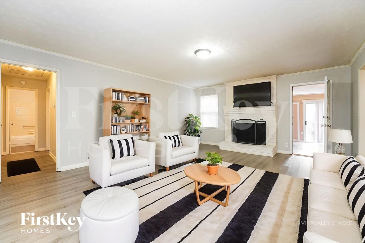 4005 Huddersfield Drive Southwest - Photo 3 of 19