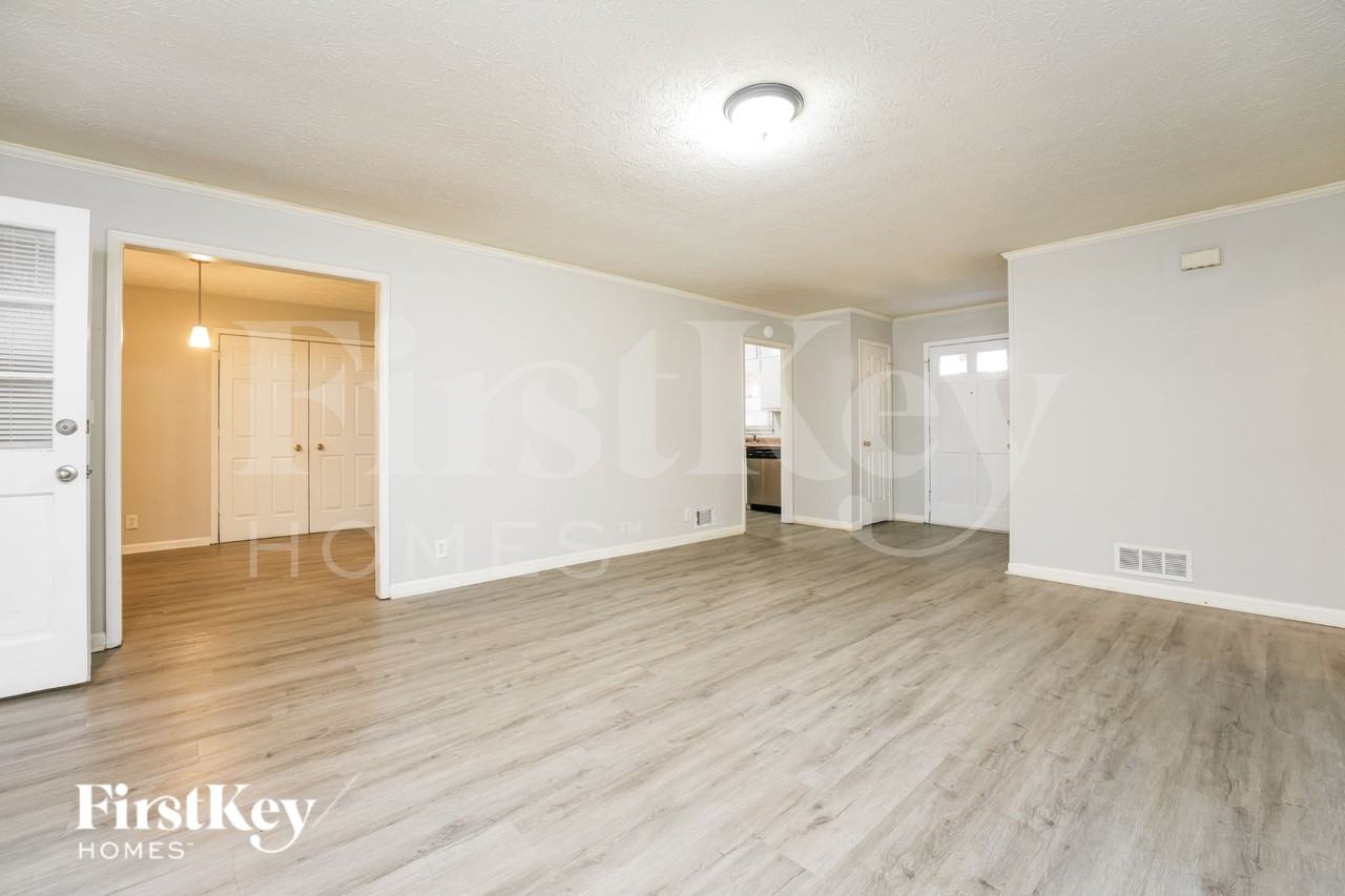 4005 Huddersfield Drive Southwest - Photo 4 of 19