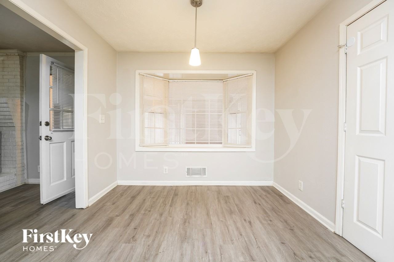 4005 Huddersfield Drive Southwest - Photo 5 of 19