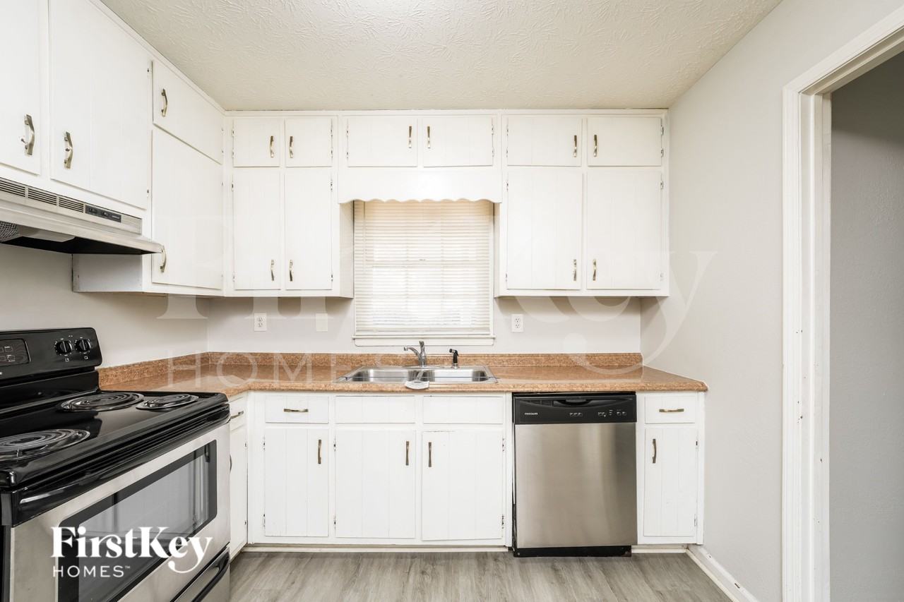 4005 Huddersfield Drive Southwest - Photo 7 of 19