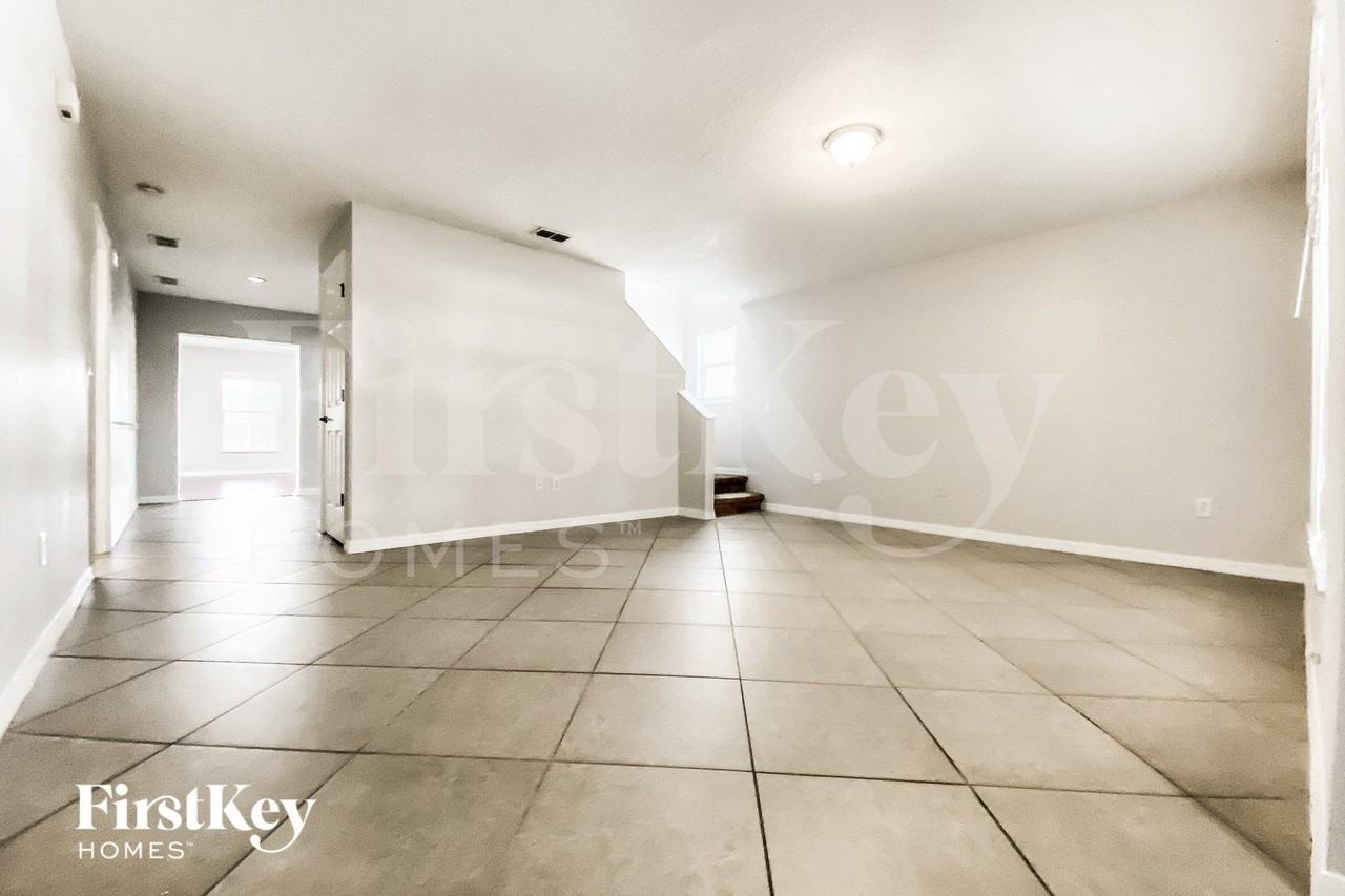 6017 Kiteridge Drive - Photo 3 of 15