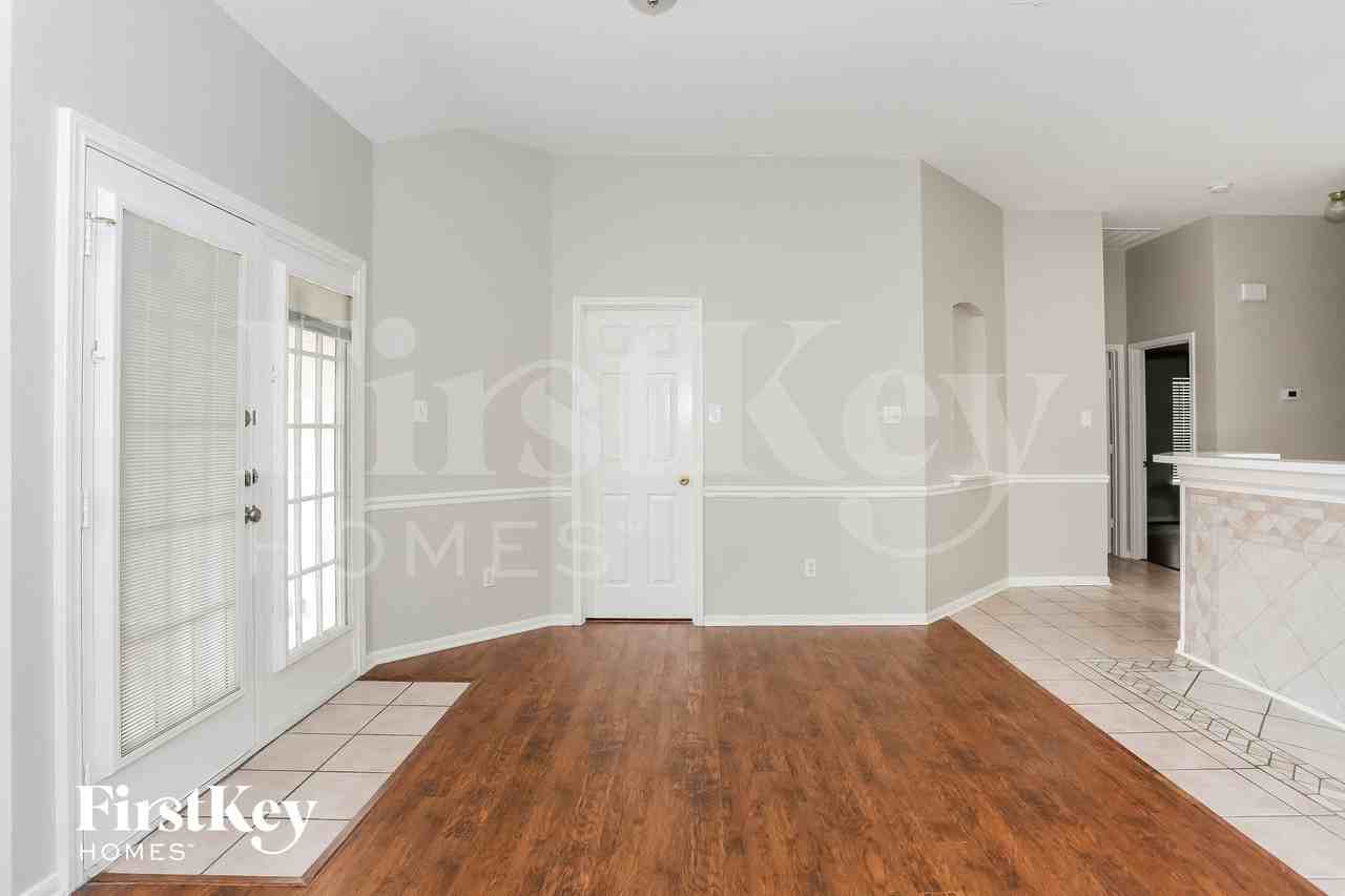 1117 Brittany Place - Photo 4 of 15