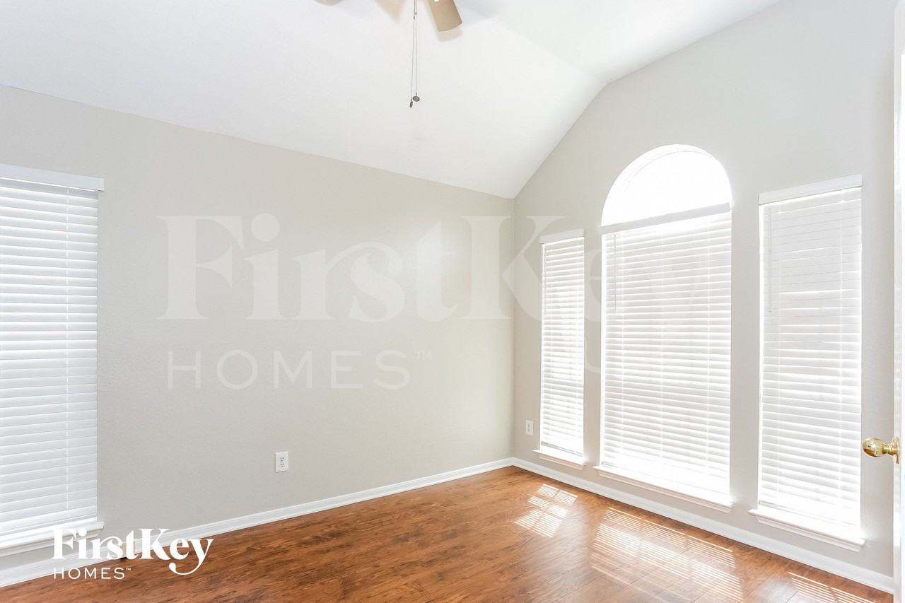 1117 Brittany Place - Photo 7 of 15