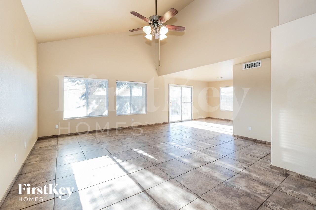 7351 W Eva St - Photo 3 of 19