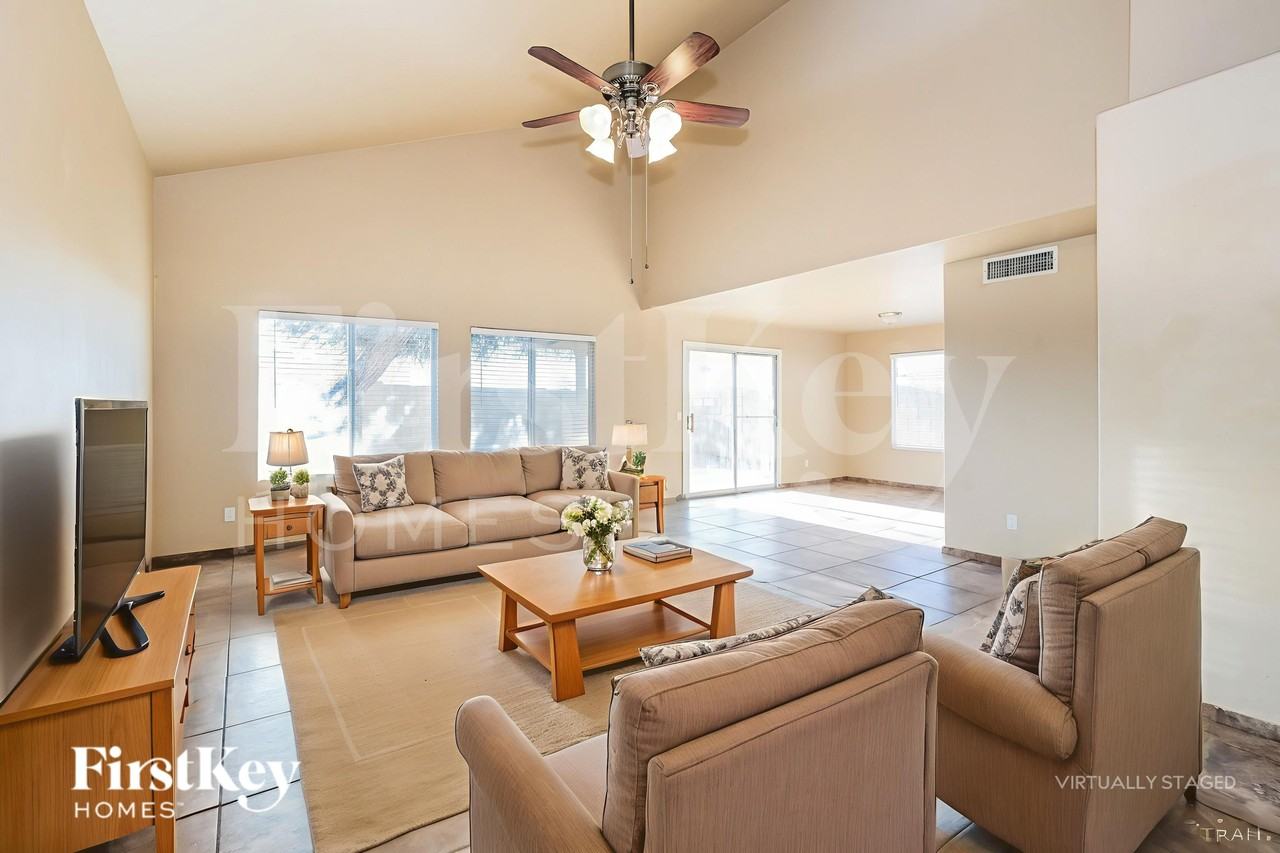 7351 W Eva St - Photo 4 of 19