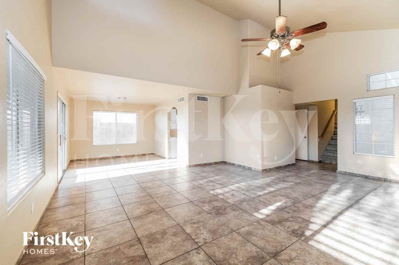 7351 W Eva St - Photo 5 of 19