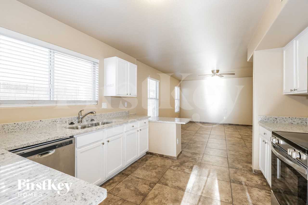 7351 W Eva St - Photo 7 of 19