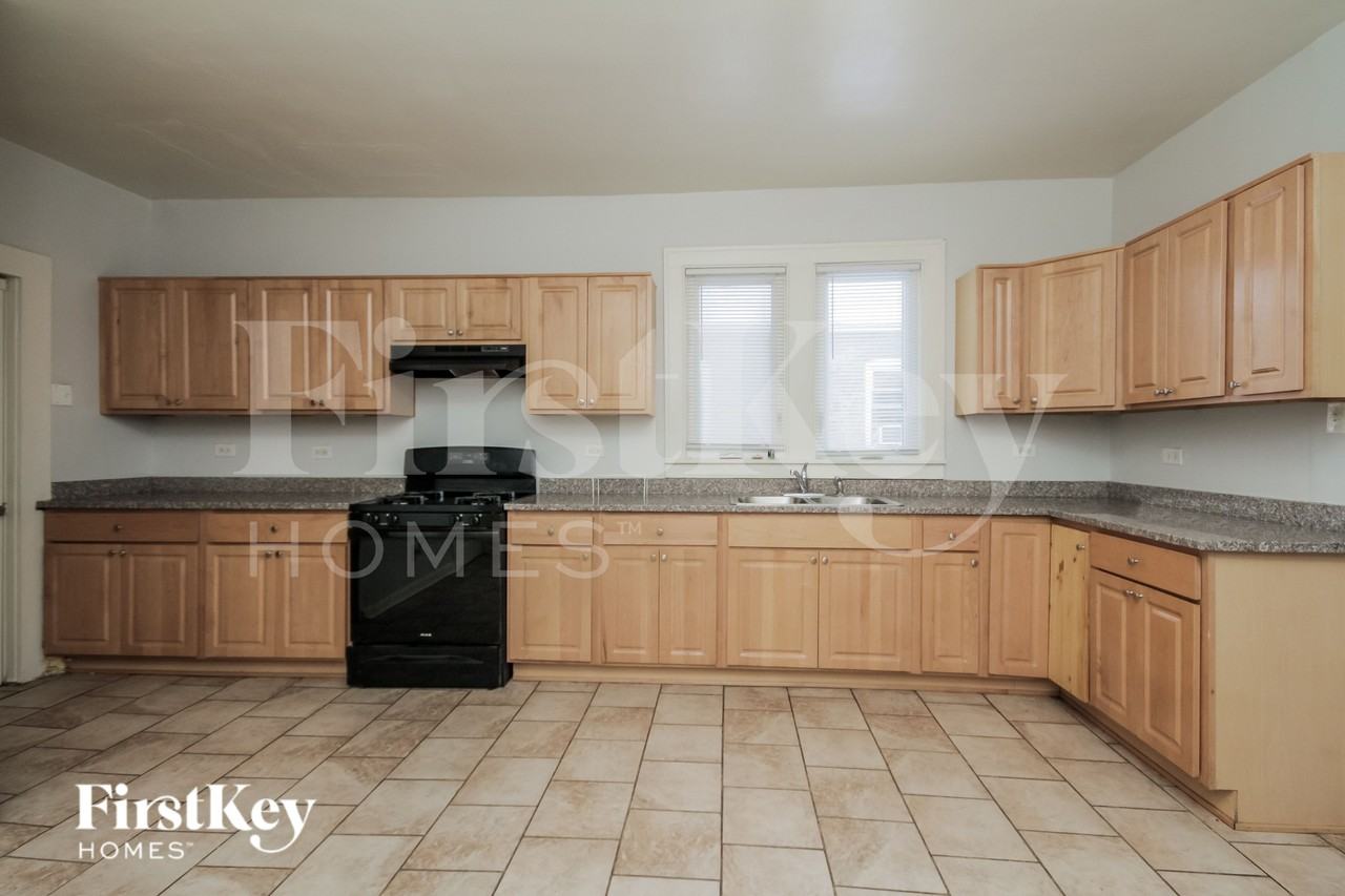 649 Price Ave - Photo 5 of 16