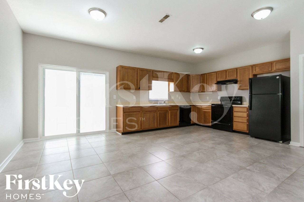 6148 Navy Cir - Photo 4 of 15