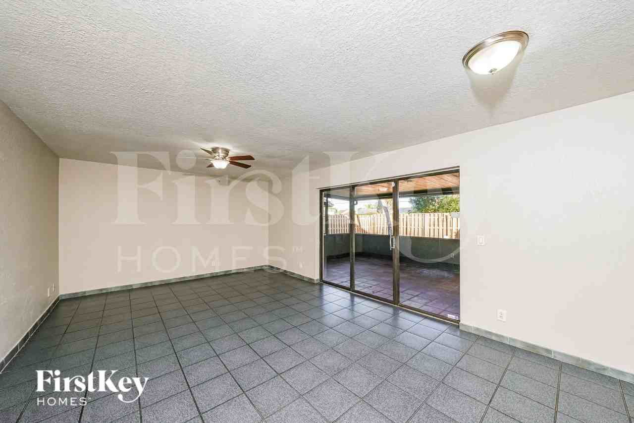 5784 Strawberry Lakes Cir - Photo 2 of 19