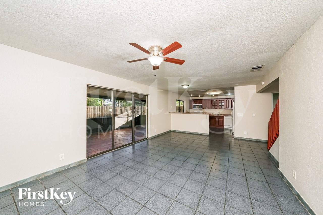 5784 Strawberry Lakes Cir - Photo 4 of 19