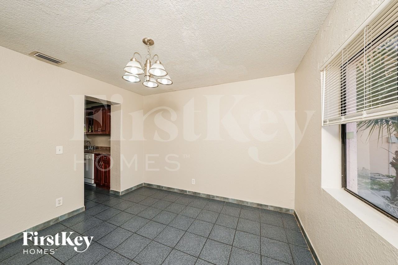 5784 Strawberry Lakes Cir - Photo 5 of 19