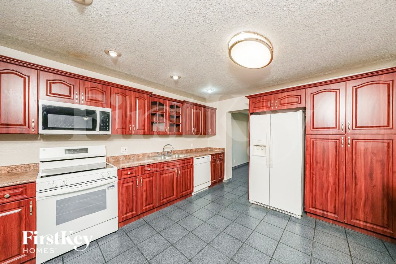 5784 Strawberry Lakes Cir - Photo 7 of 19