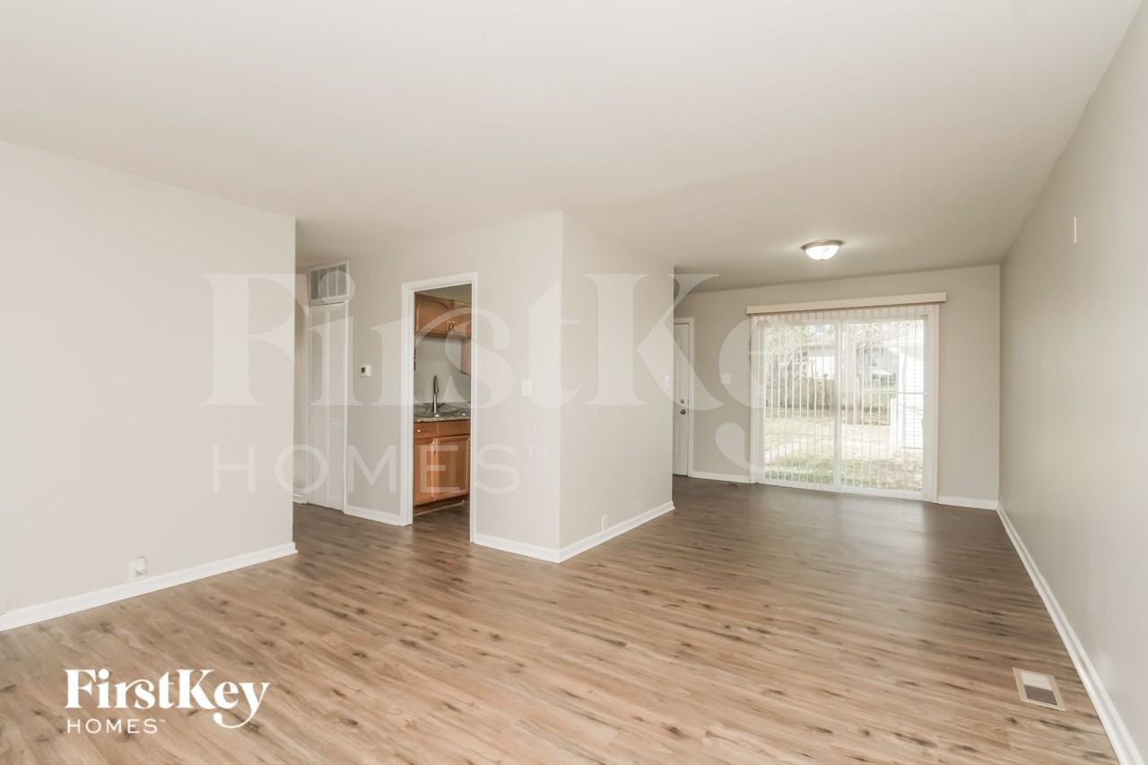 408 Dalhart Ave - Photo 3 of 19