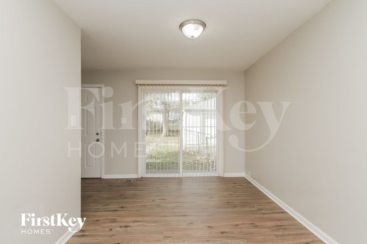 408 Dalhart Ave - Photo 6 of 19