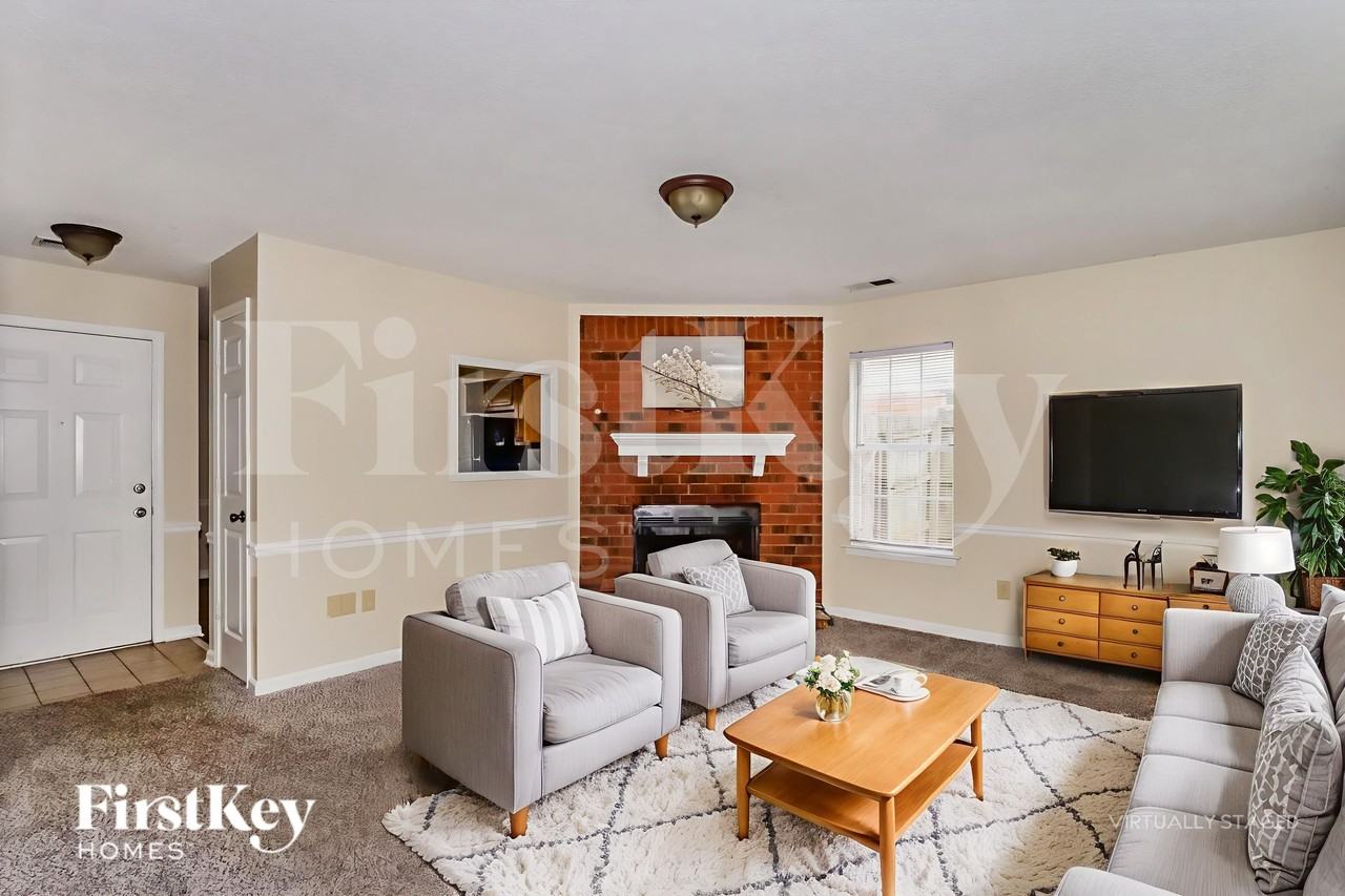 3926 Oak Branch Circle West - Photo 4 of 19