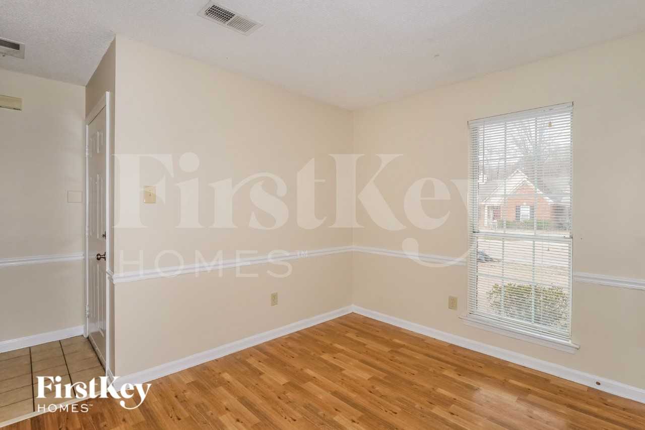 3926 Oak Branch Circle West - Photo 6 of 19