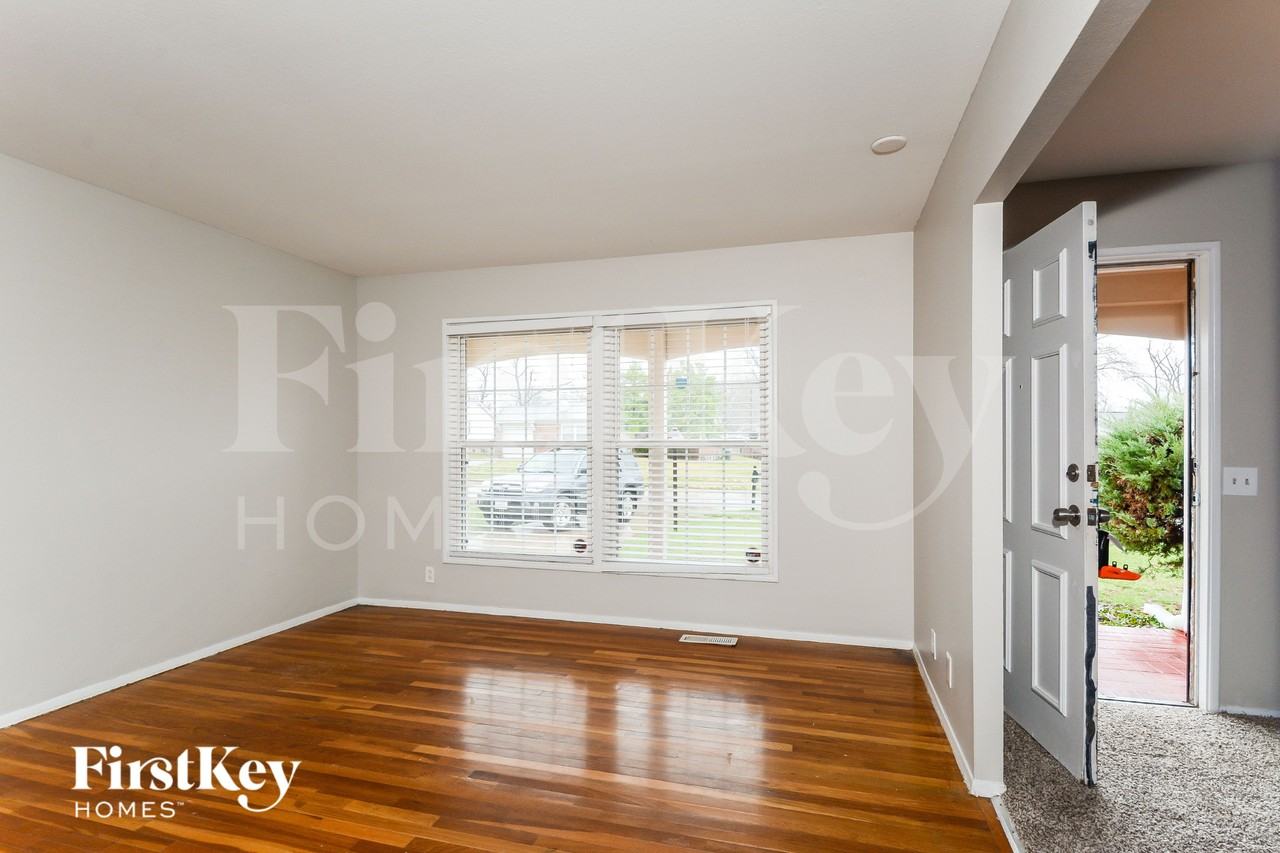 2718 Westminster Drive - Photo 3 of 15