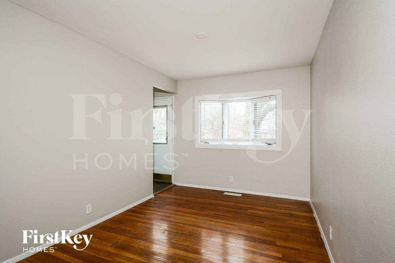 2718 Westminster Drive - Photo 5 of 15