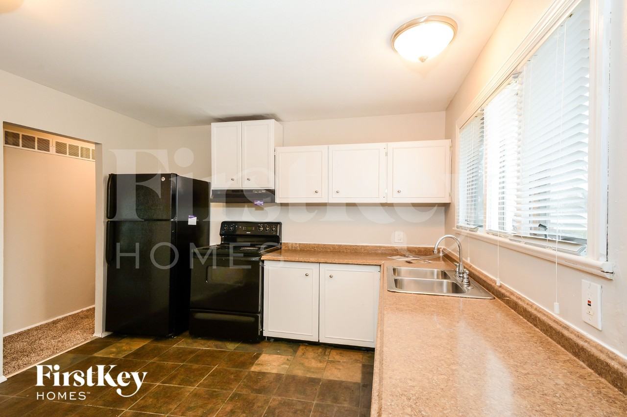 2718 Westminster Drive - Photo 6 of 15