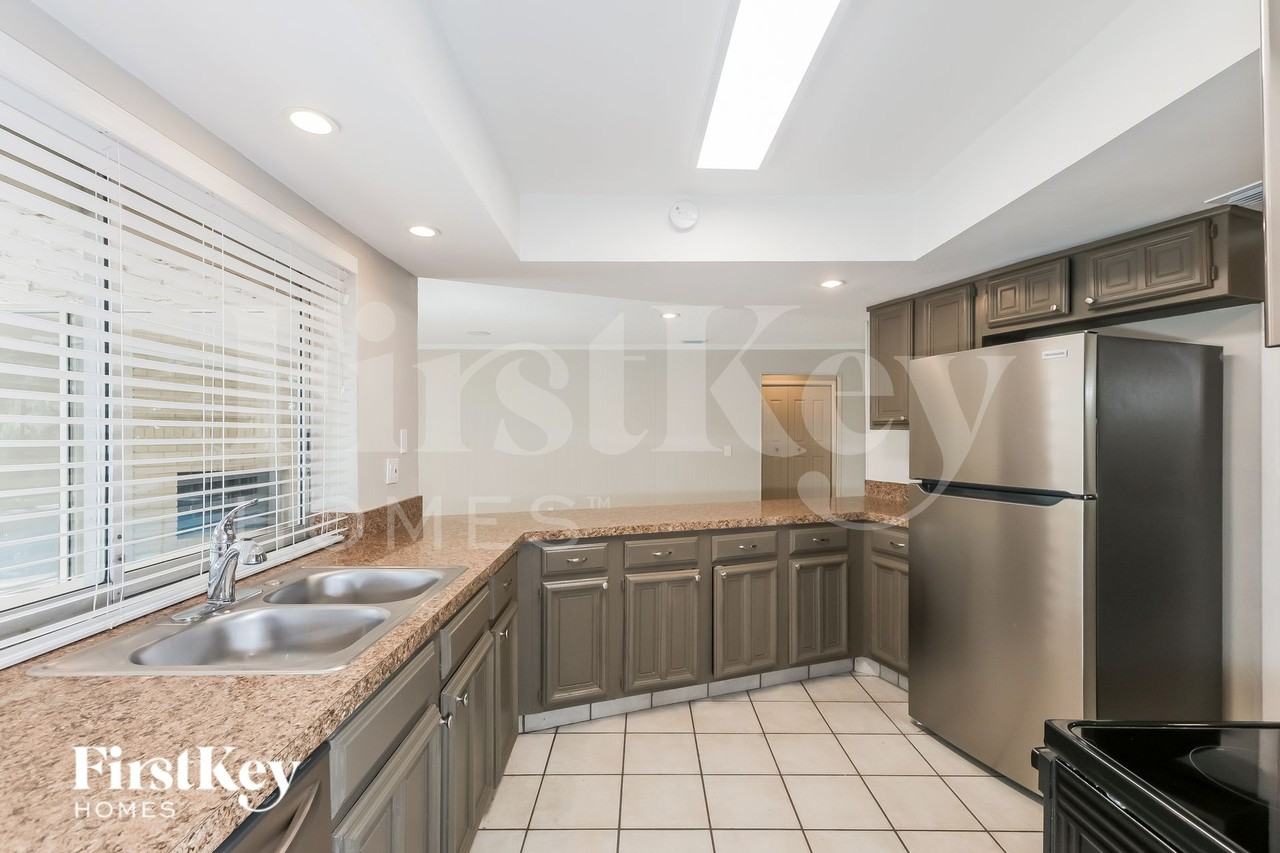 244 Birch Ln - Photo 7 of 19