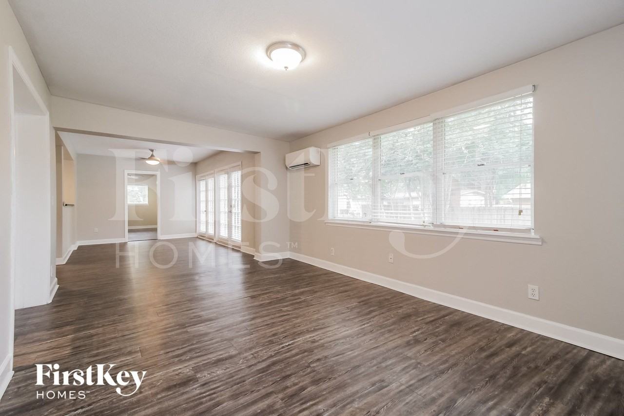 2029 Taylor Ave - Photo 2 of 15