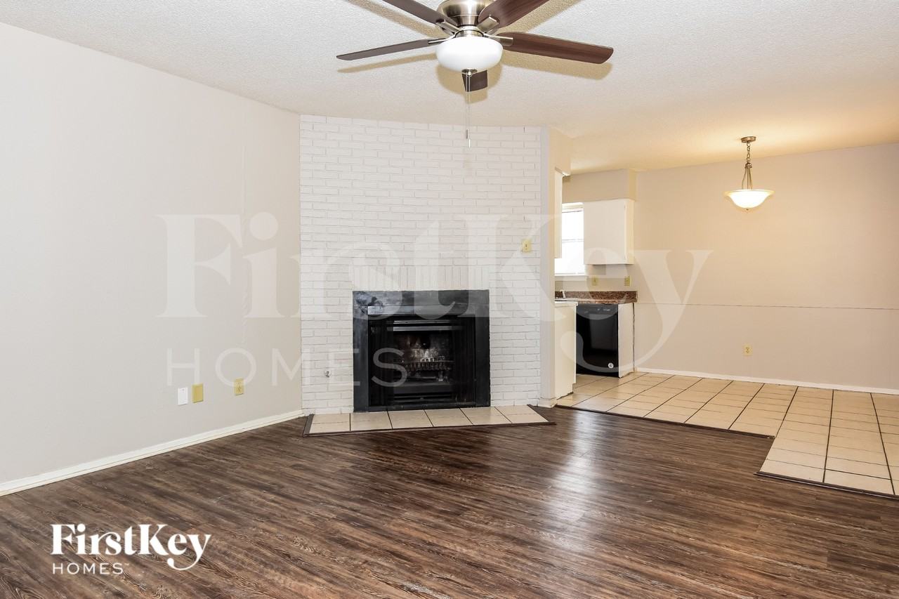 14912 Oakwood Lane - Photo 3 of 16