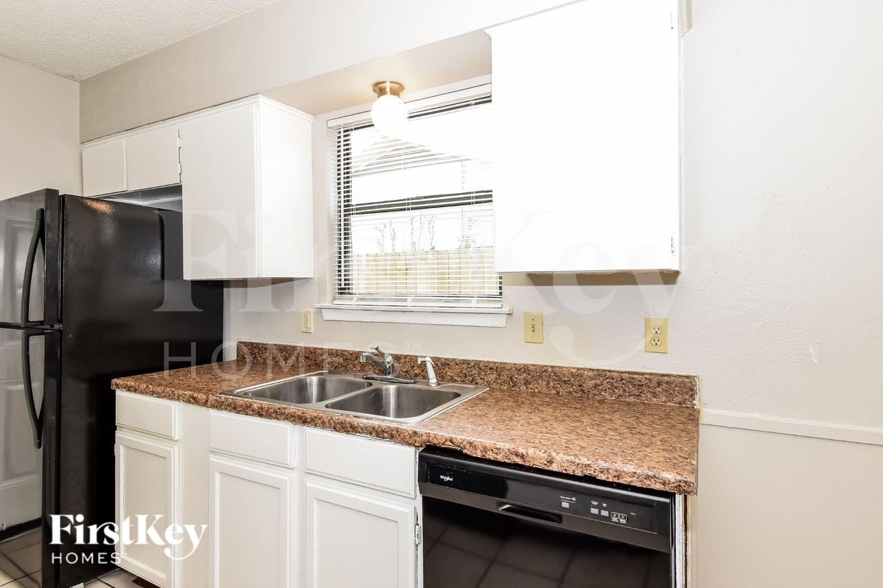 14912 Oakwood Lane - Photo 5 of 16