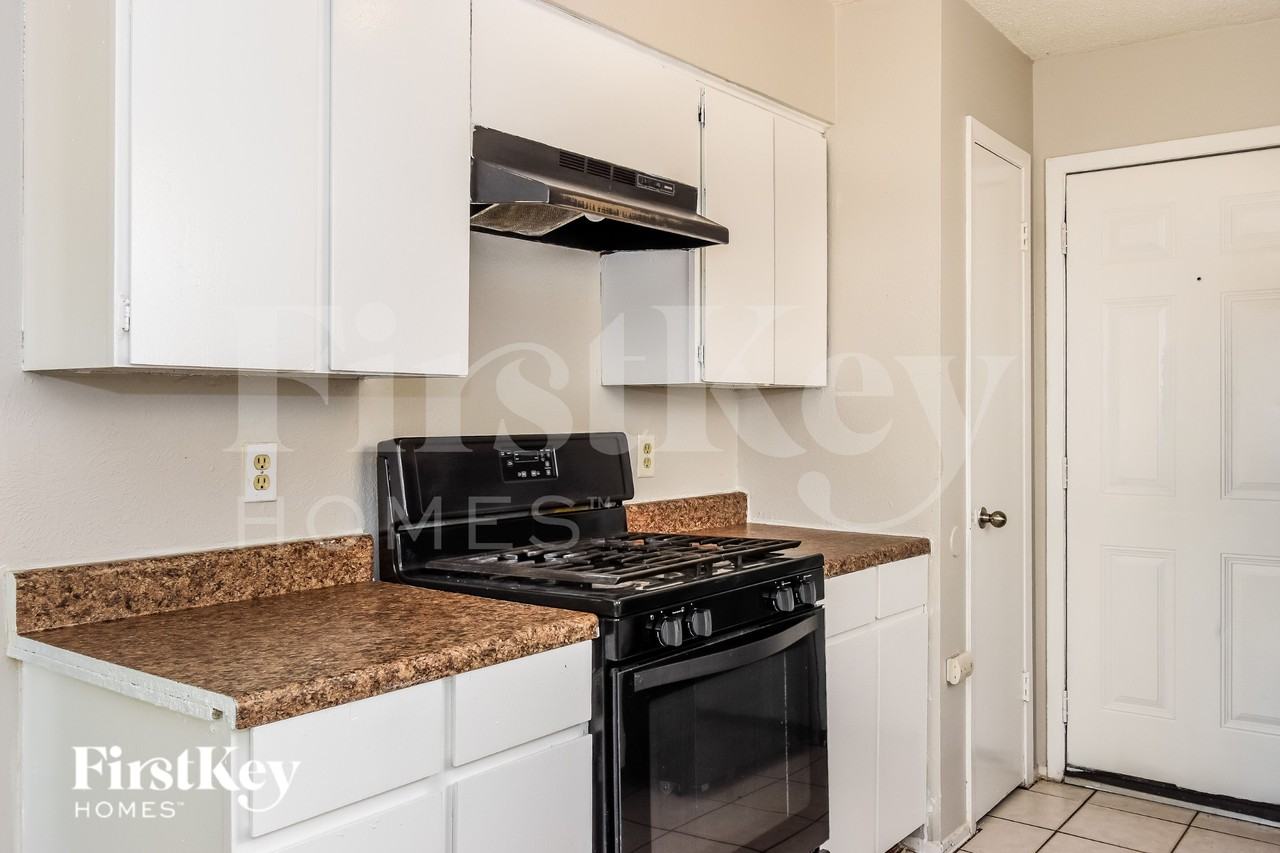 14912 Oakwood Lane - Photo 6 of 16