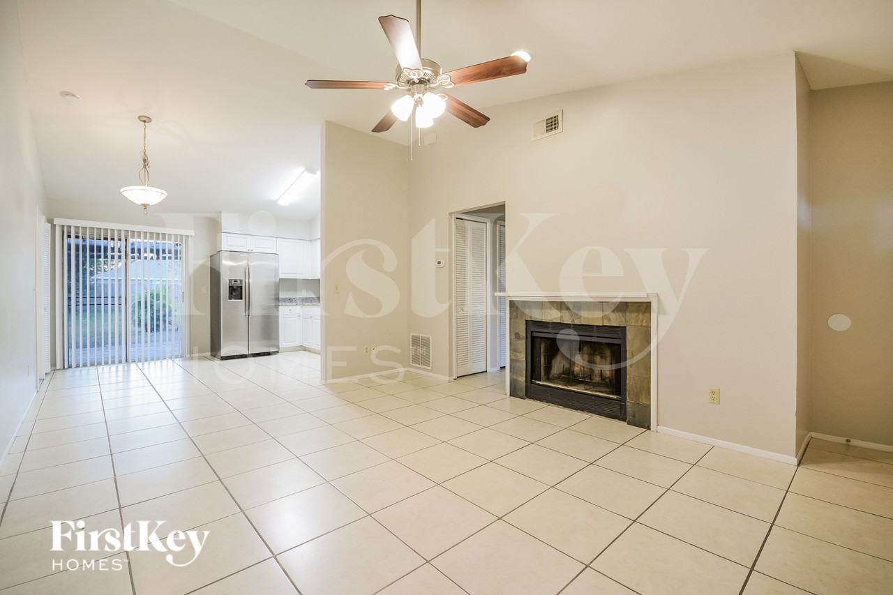 142 Cranfield Ct - Photo 4 of 17