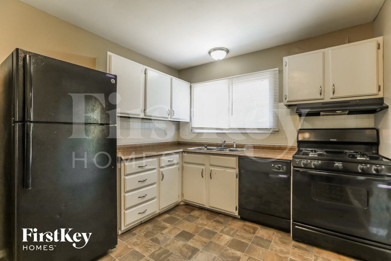 1246 Borden Drive - Photo 5 of 15