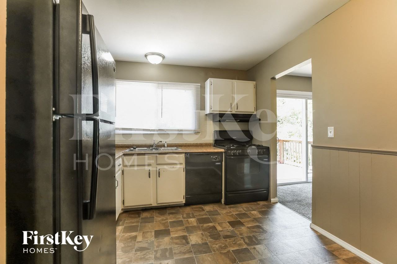 1246 Borden Drive - Photo 6 of 15