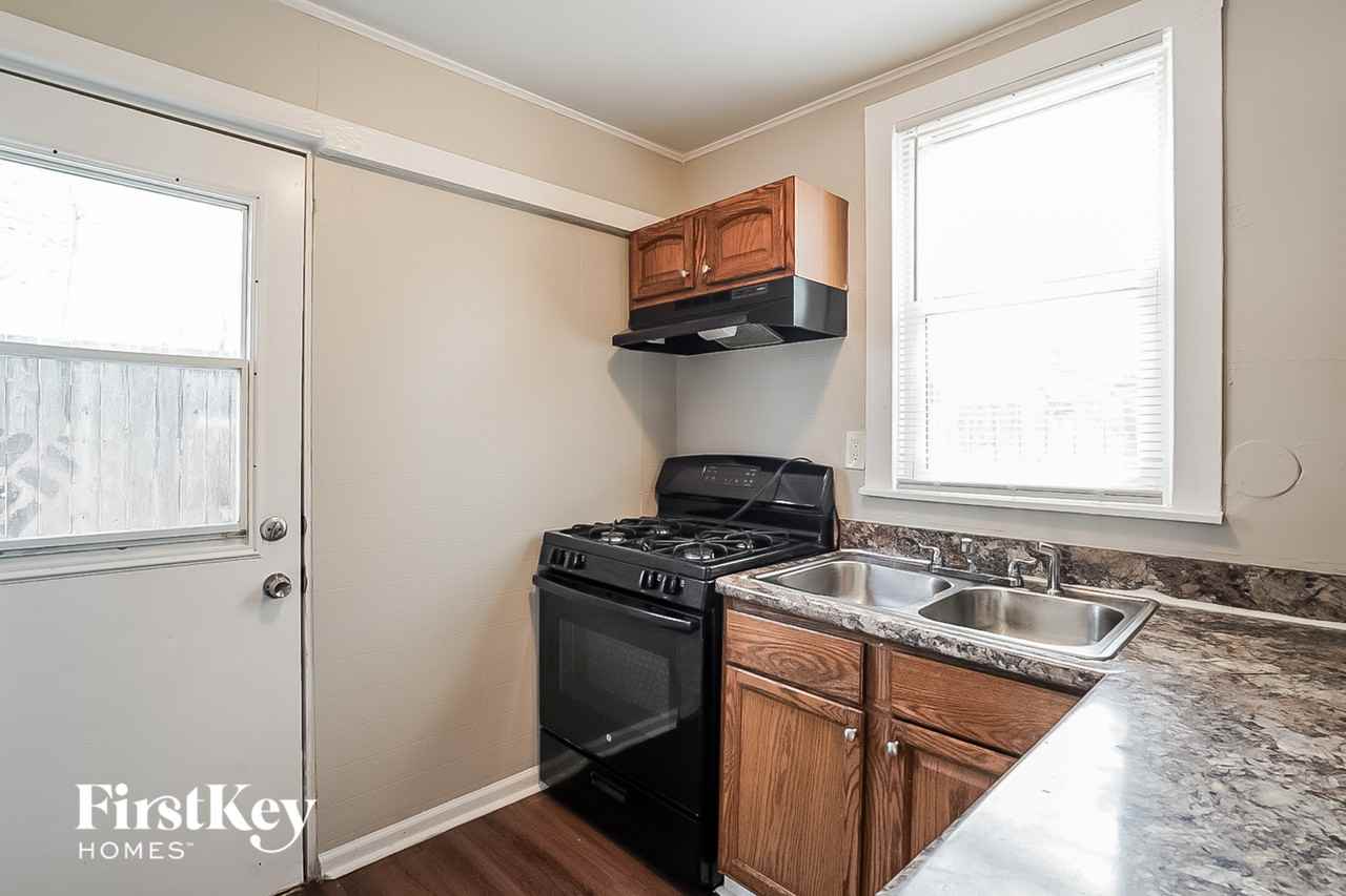 113 North Metropolitan Avenue - Photo 5 of 15