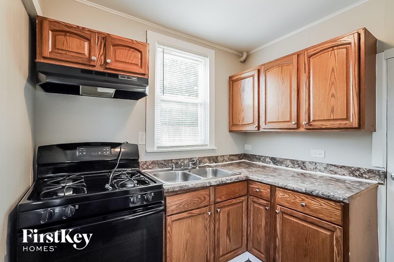 113 North Metropolitan Avenue - Photo 6 of 15