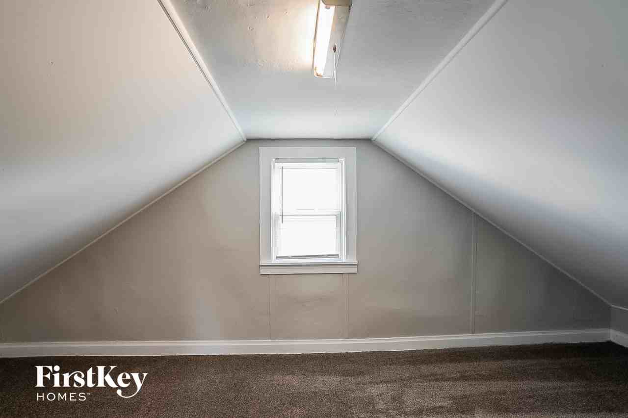 113 North Metropolitan Avenue - Photo 7 of 15