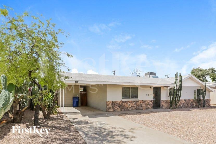 1007 West 10th Street - Photo 2 of 15