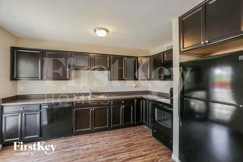 1007 West 10th Street - Photo 7 of 15