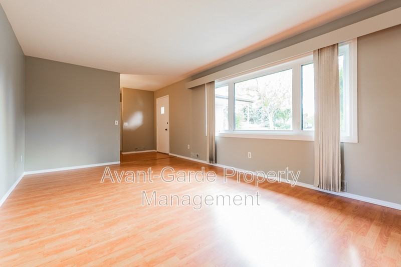 10803 50 Street Northwest - Photo 4 of 35