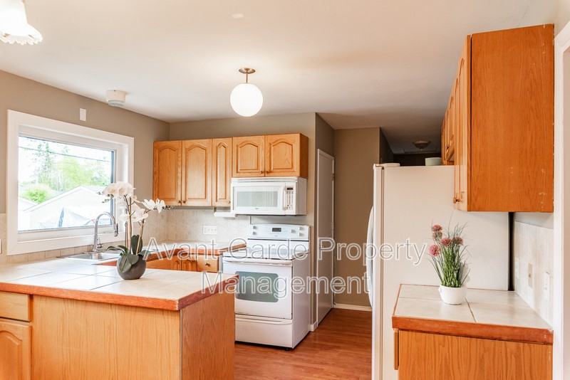 10803 50 Street Northwest - Photo 5 of 35