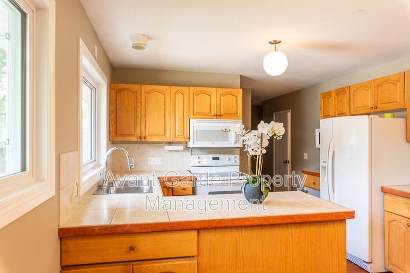 10803 50 Street Northwest - Photo 6 of 35