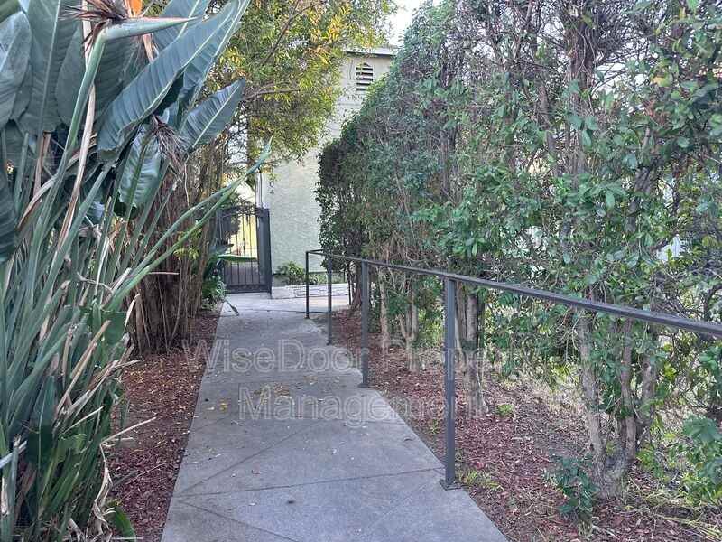 6204 Gretna Avenue - Photo 4 of 18