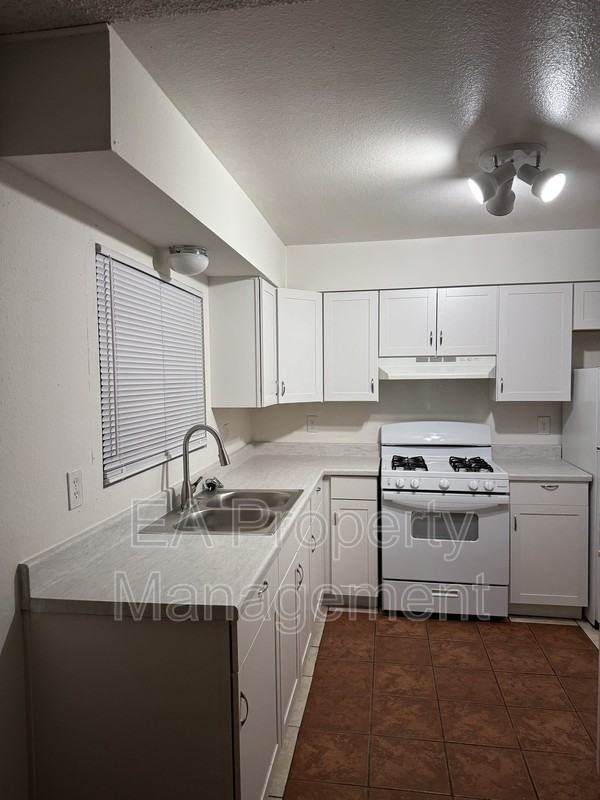 1212 Chelwood Park Boulevard Northeast #2 - Photo 3 of 22