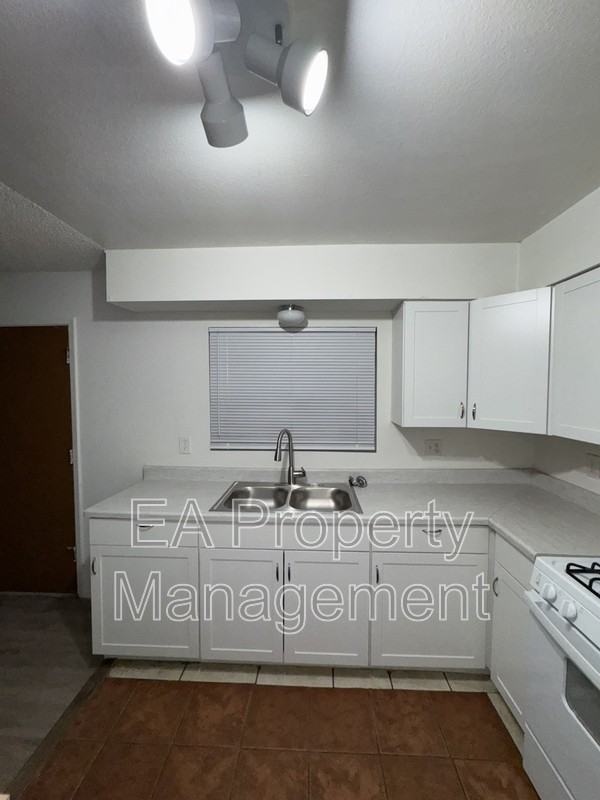 1212 Chelwood Park Boulevard Northeast #2 - Photo 6 of 22