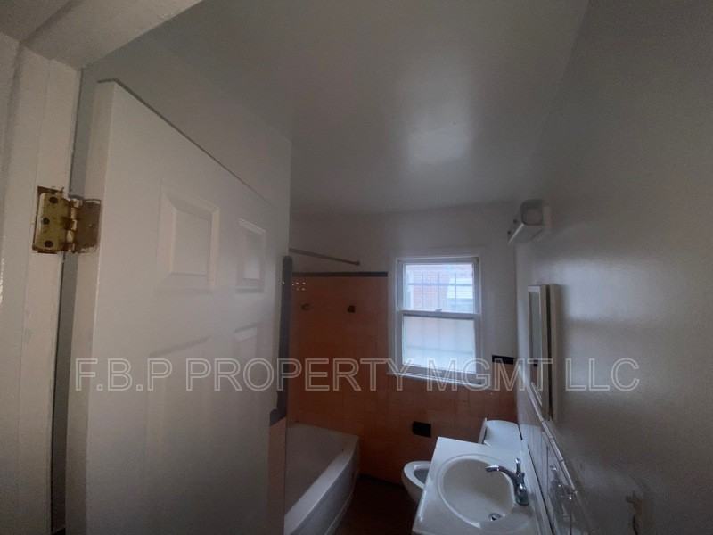 18275 Rosemont Avenue - Photo 7 of 9