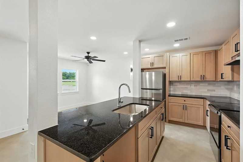 3206 Sayle Street #101 - Photo 5 of 32