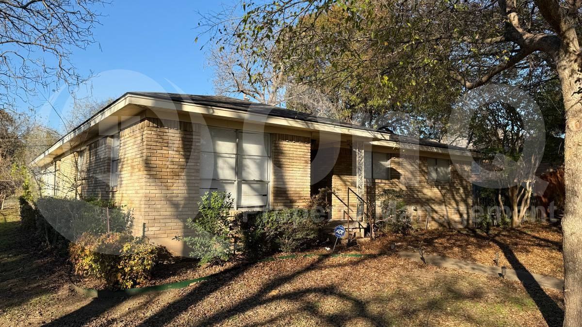 3535 Creek View Dr - Photo 2 of 10