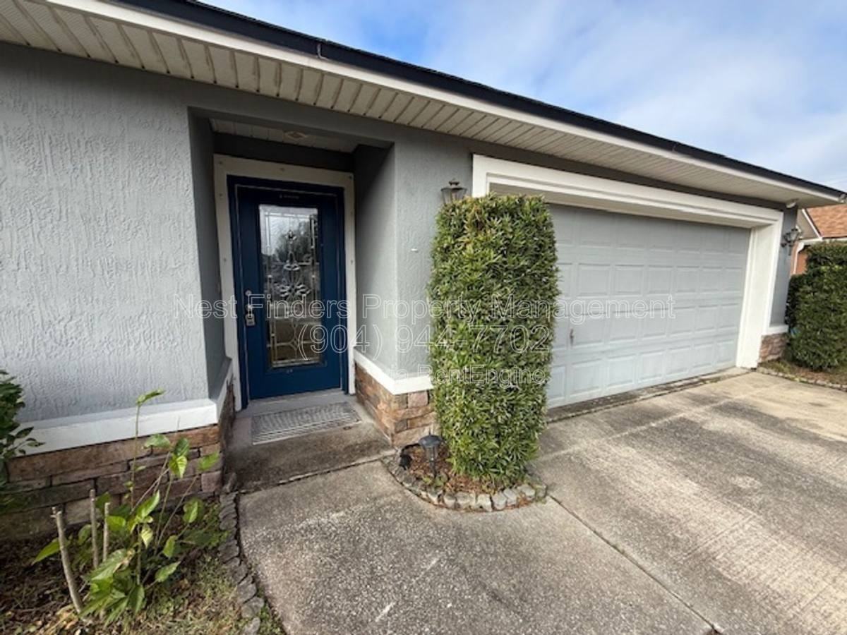 12059 Hayden Lakes Cir - Photo 3 of 10