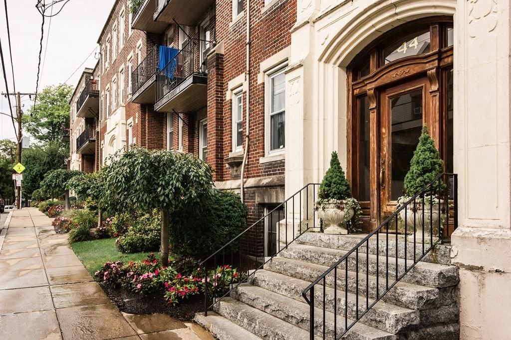 36 Quint Avenue - Photo 4 of 11